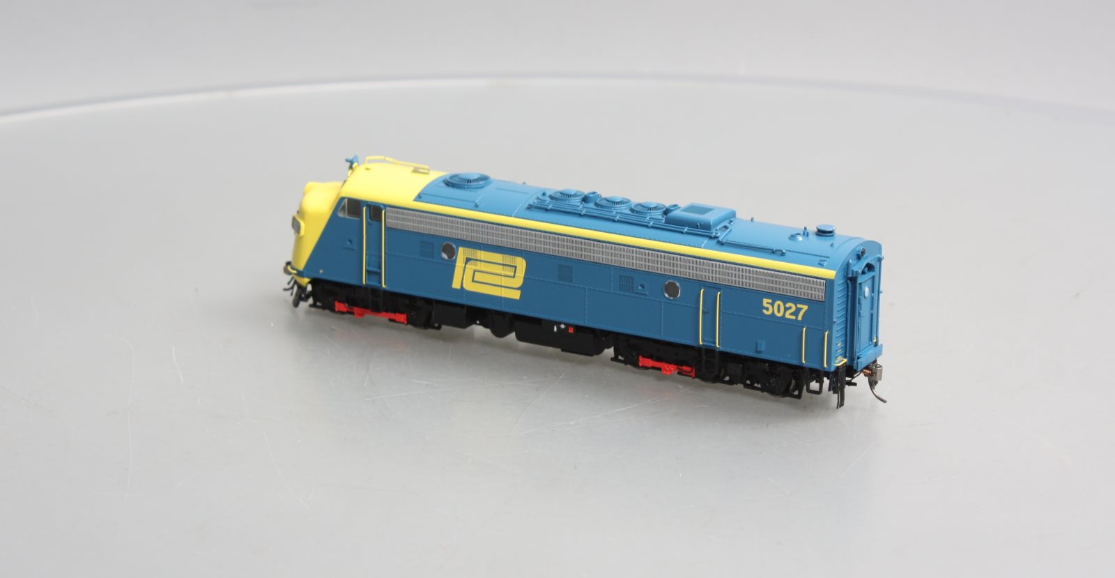 Rapido Trains 14036 HO Penn Central EMD FL9 Diesel Locomotive #5027