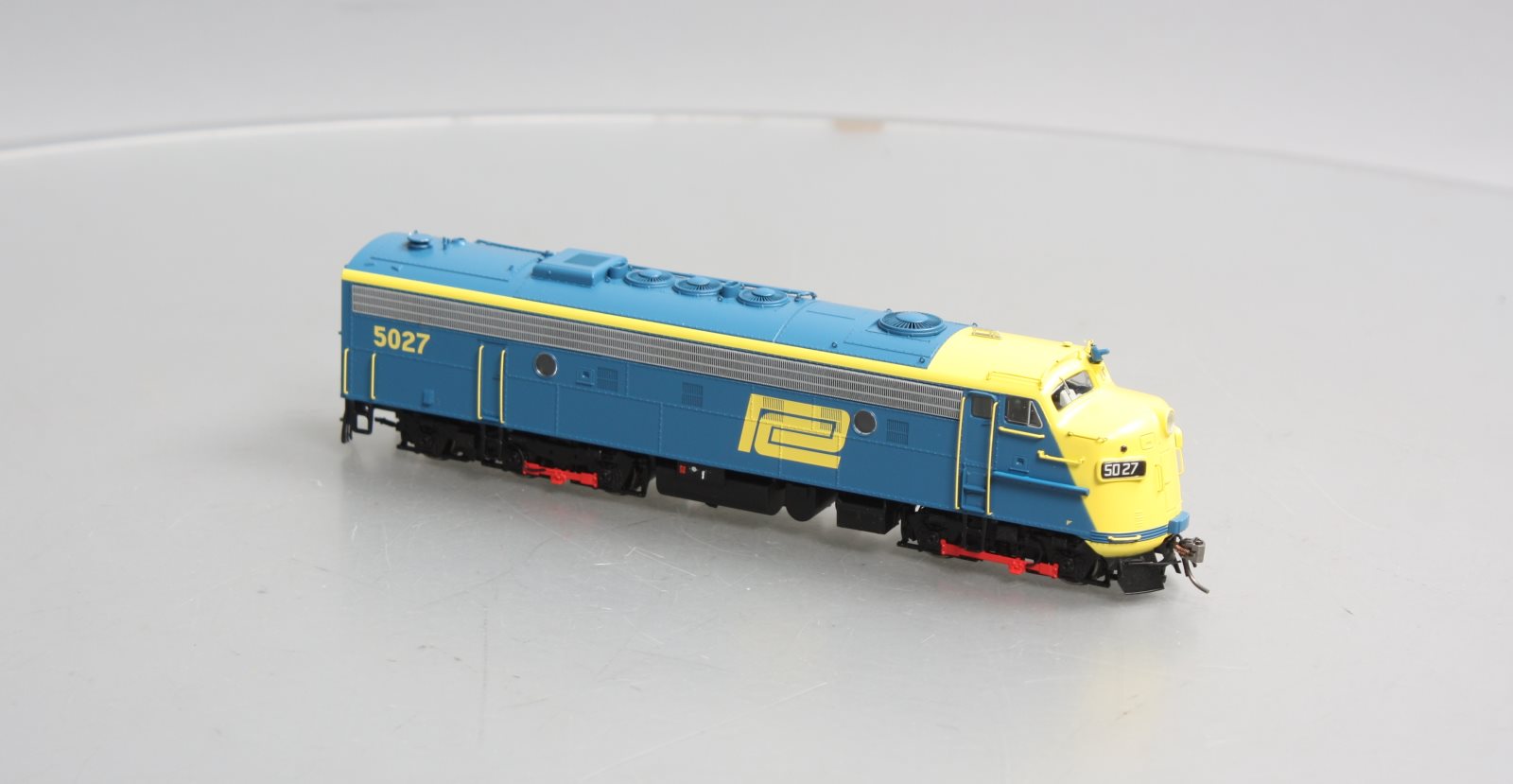 Rapido Trains 14036 HO Penn Central EMD FL9 Diesel Locomotive #5027
