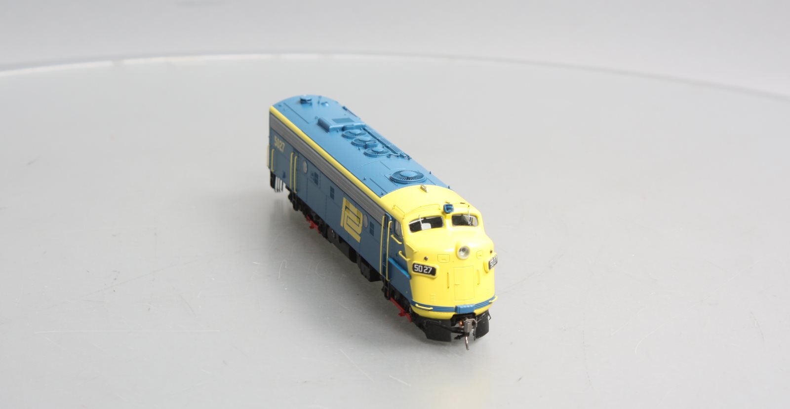 Rapido Trains 14036 HO Penn Central EMD FL9 Diesel Locomotive #5027