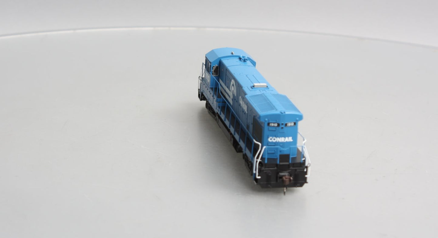 Atlas 10003621 HO Conrail B23-7 Phase 1 Low Nose Silver Diesel Locomotive #1910