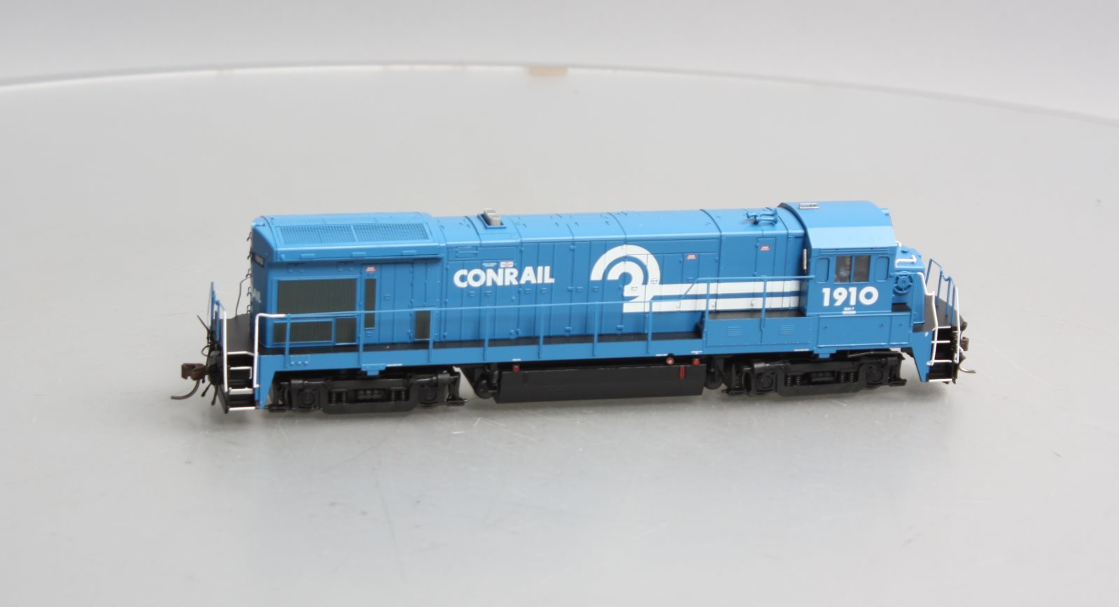 Atlas 10003621 HO Conrail B23-7 Phase 1 Low Nose Silver Diesel Locomotive #1910