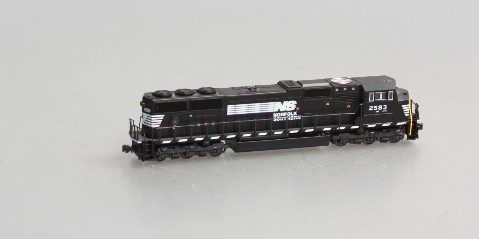 Kato 176-7605-LS N Norfolk Southern EMD SD70M Diesel #2583 w/ DCC & Sound
