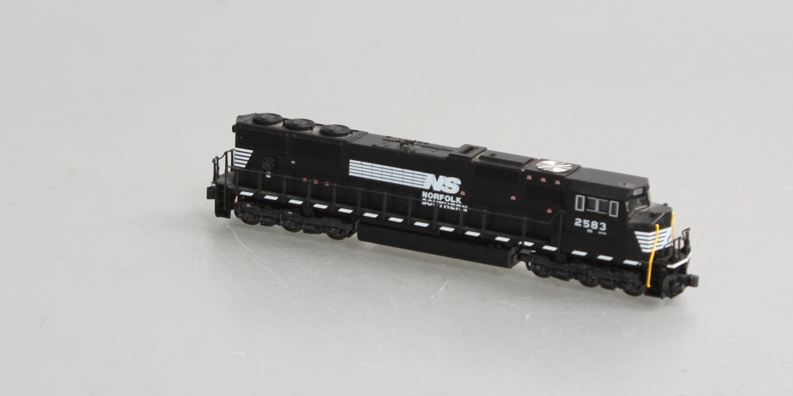 Kato 176-7605-LS N Norfolk Southern EMD SD70M Diesel #2583 w/ DCC & Sound