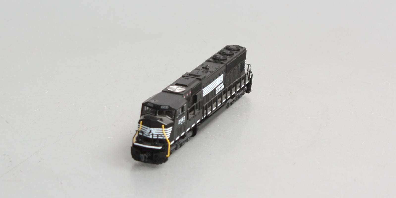 Kato 176-7605-LS N Norfolk Southern EMD SD70M Diesel #2583 w/ DCC & Sound