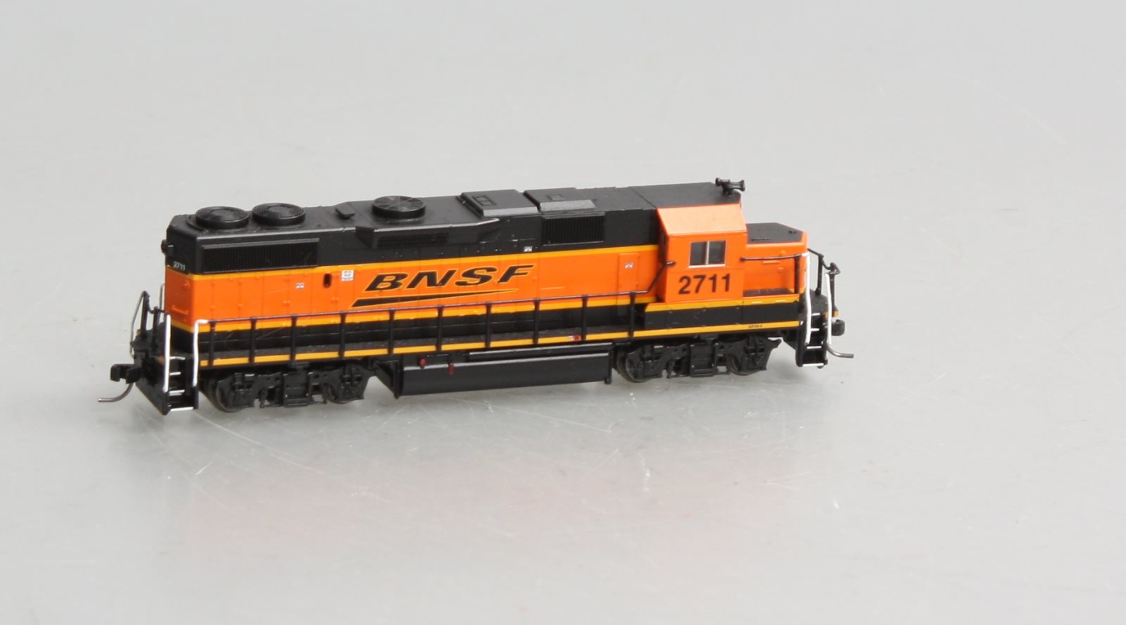 Atlas 40004798 N Burlington Northern Santa Fe GP39-2 Diesel Loco w/ Sound #2711