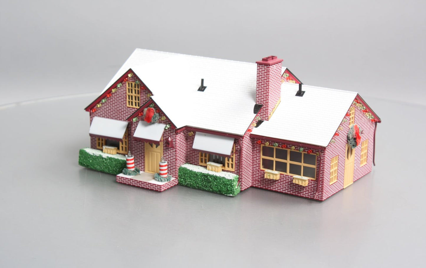 Lionel 6-37957 O Deluxe Holiday House Building with Operating Christmas Lights LN/Box