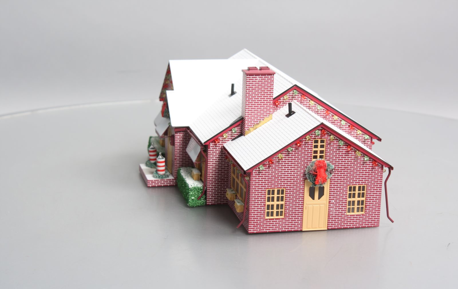 Lionel 6-37957 O Deluxe Holiday House Building with Operating Christmas Lights LN/Box