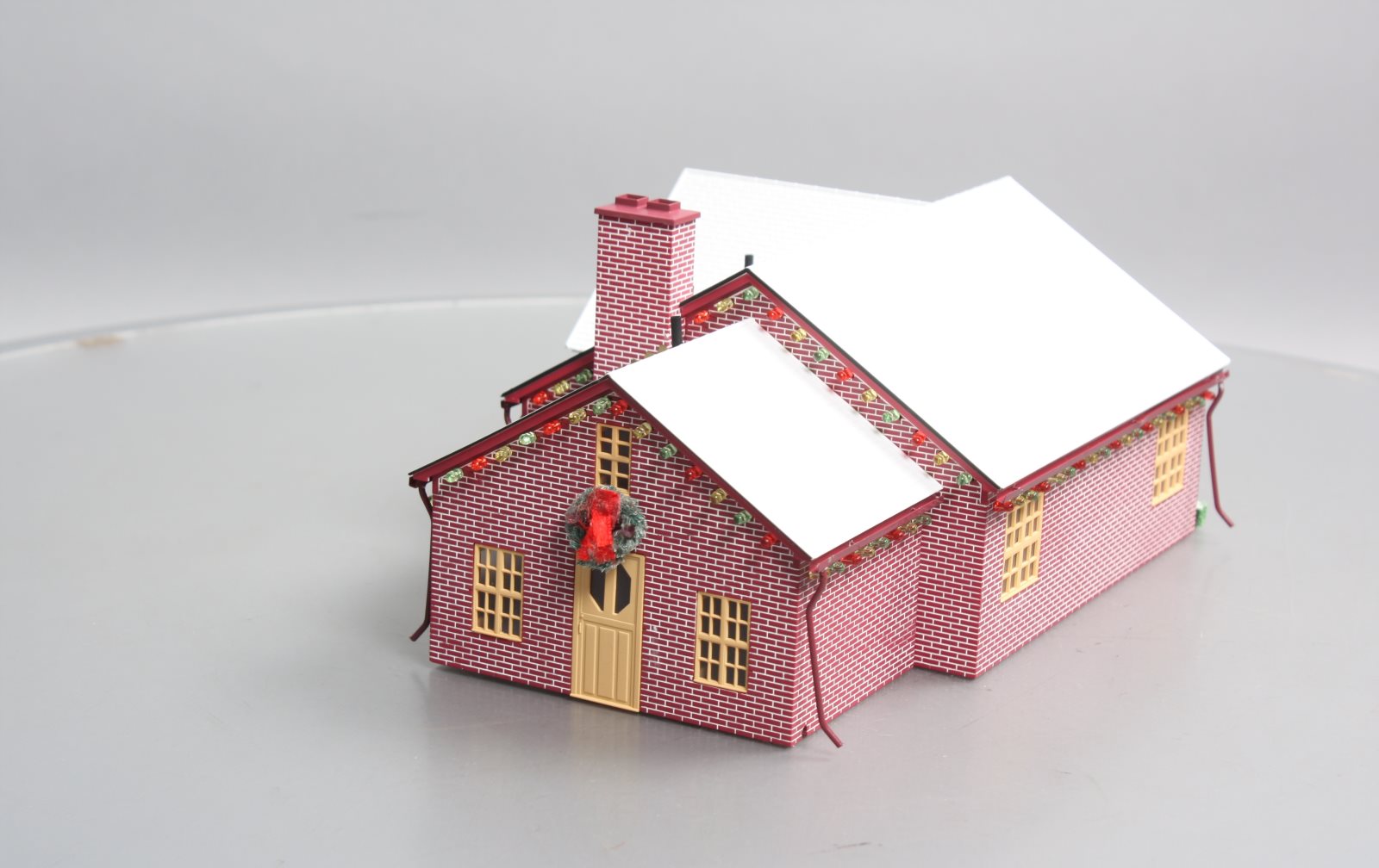 Lionel 6-37957 O Deluxe Holiday House Building with Operating Christmas Lights LN/Box