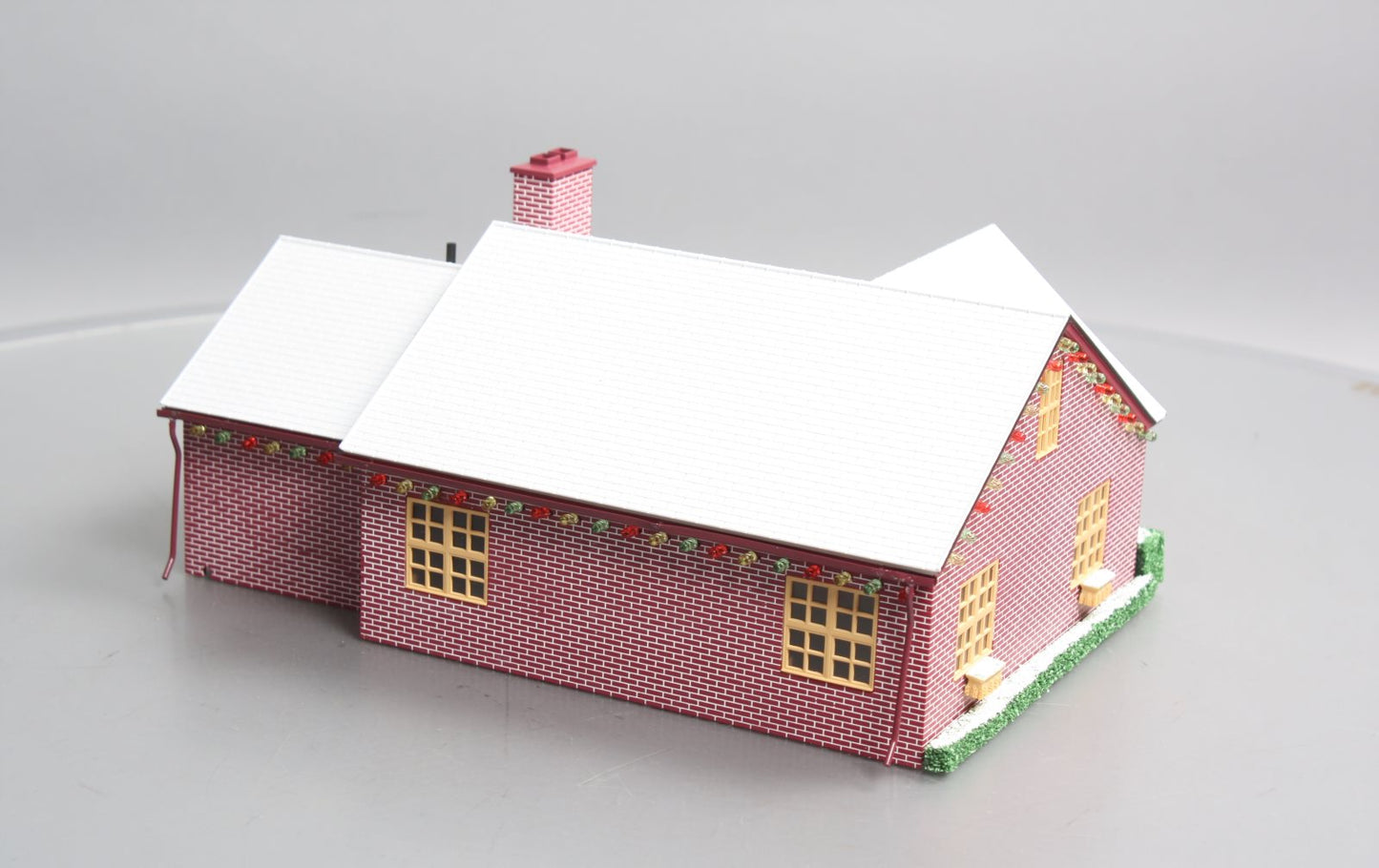 Lionel 6-37957 O Deluxe Holiday House Building with Operating Christmas Lights LN/Box