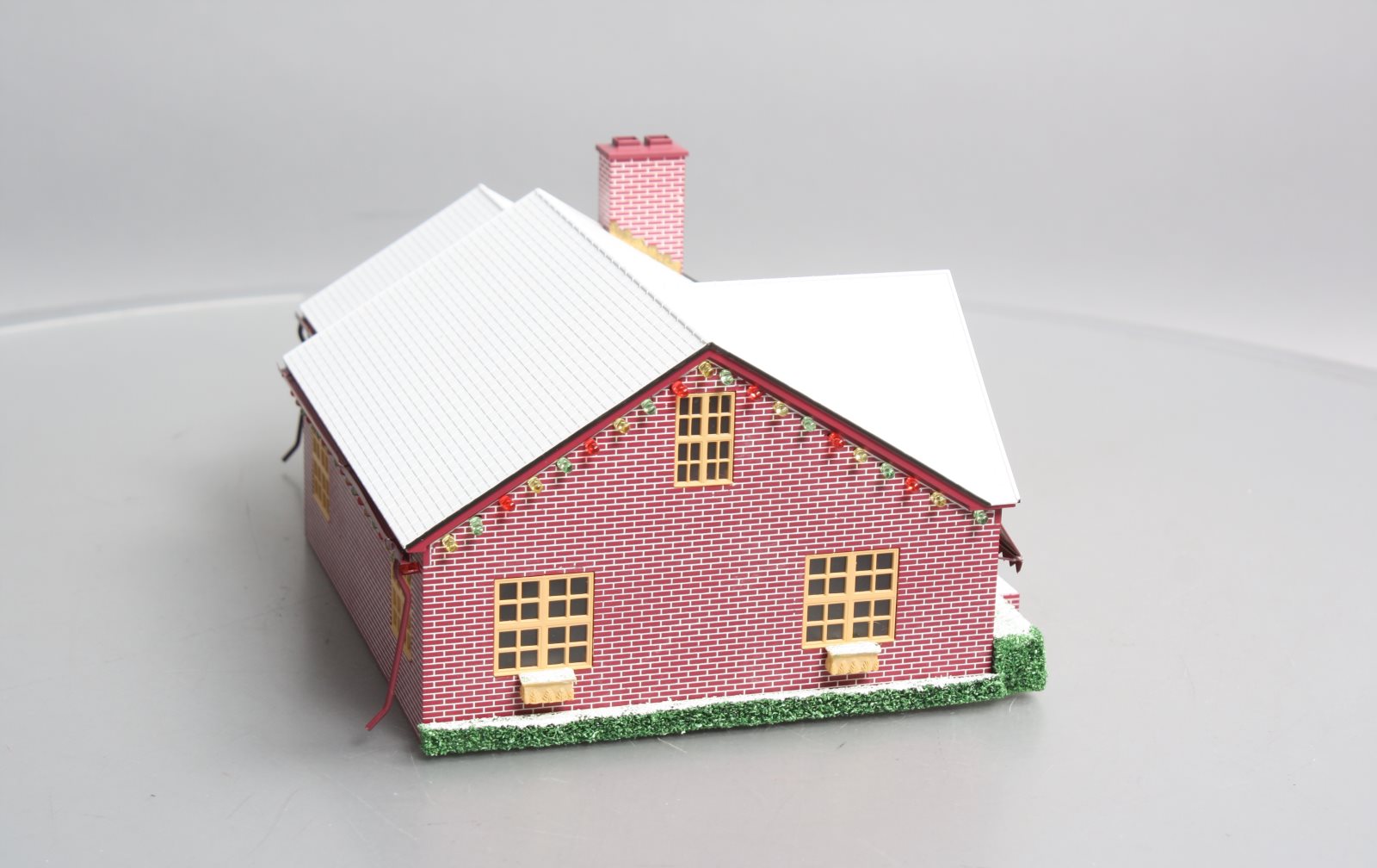 Lionel 6-37957 O Deluxe Holiday House Building with Operating Christmas Lights LN/Box