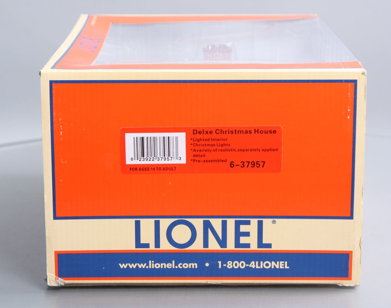 Lionel 6-37957 O Deluxe Holiday House Building with Operating Christmas Lights LN/Box