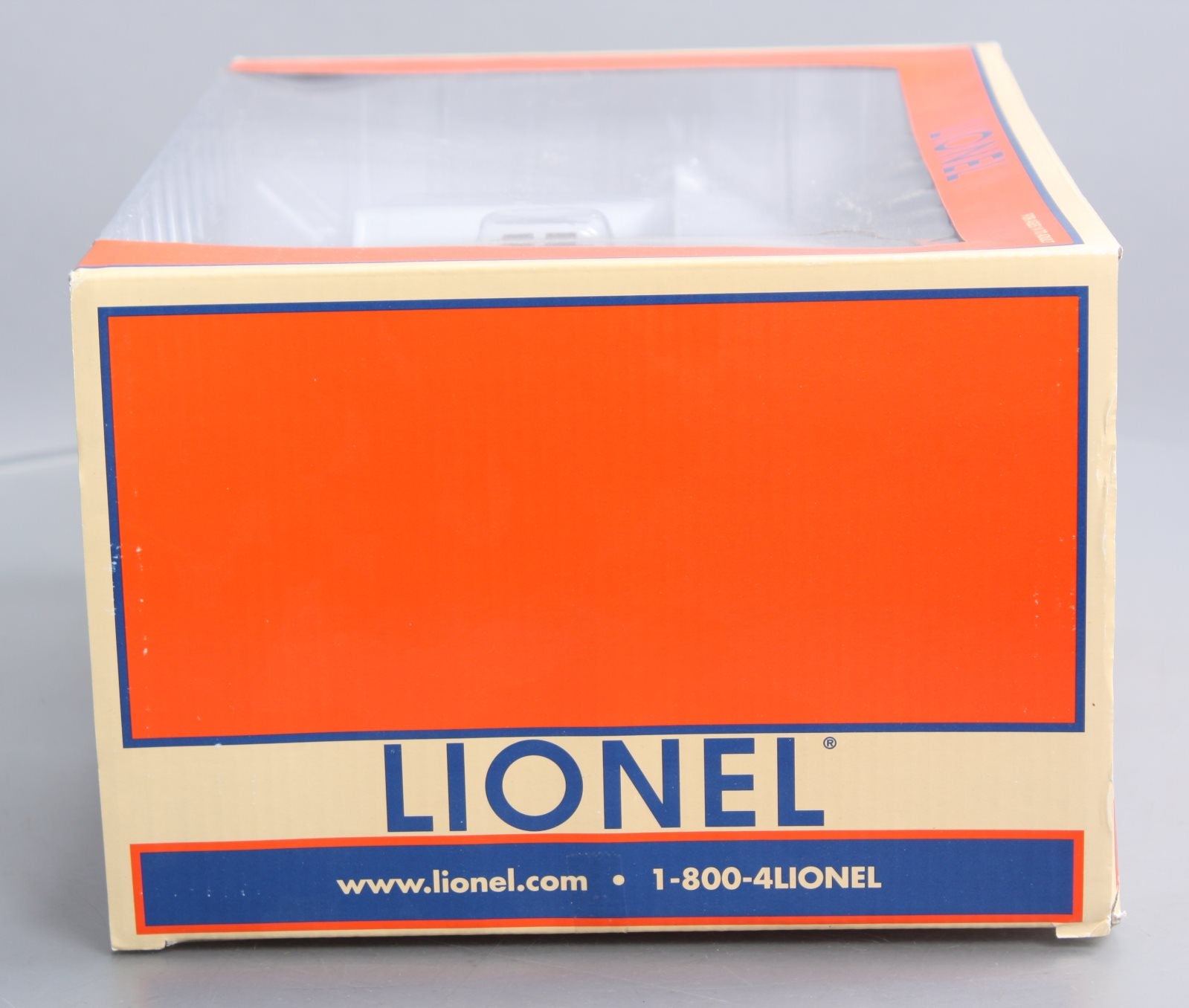 Lionel 6-37957 O Deluxe Holiday House Building with Operating Christmas Lights
