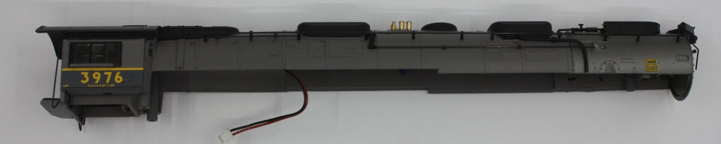 Lionel 58004-2 #3976 Challenger Locomotive Body Shell with Broken Headlight