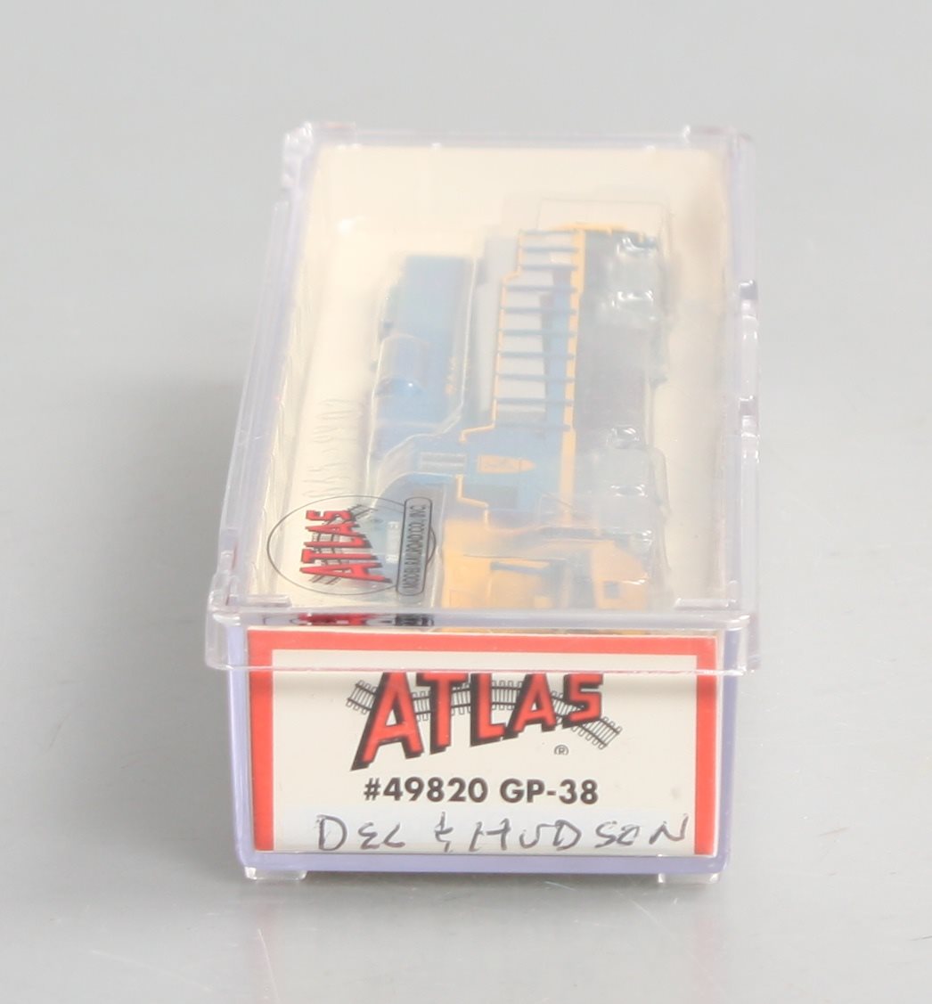 Atlas 47847 N Scale D&H GP-38 Diesel Locomotive #7318