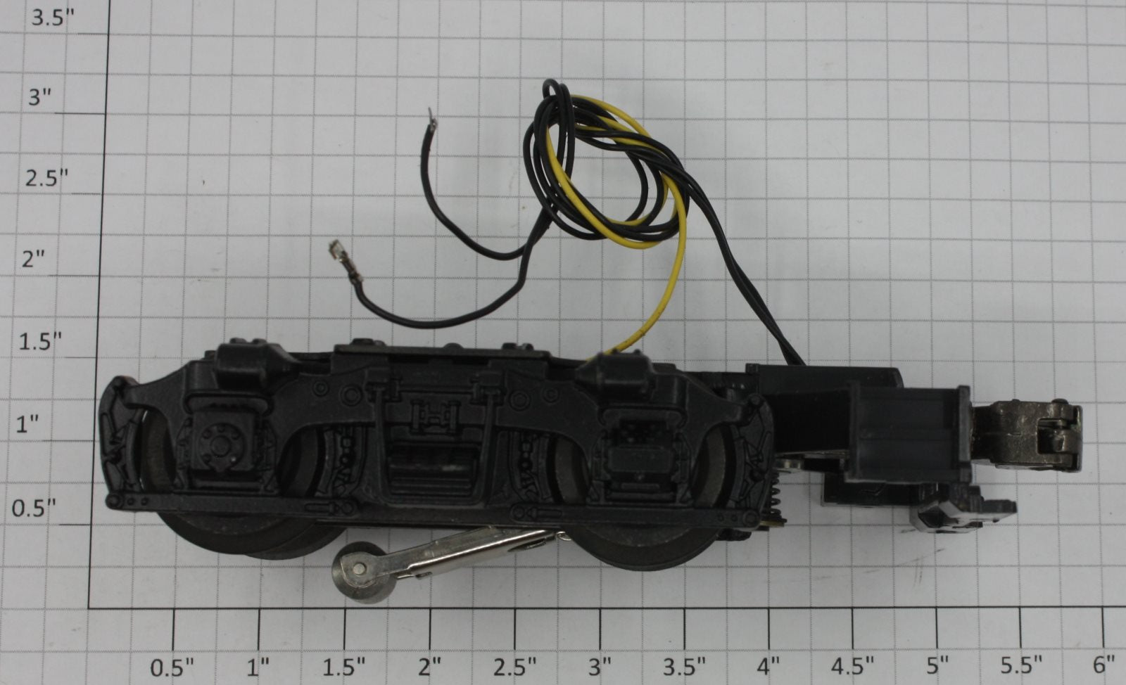 Lionel 18569-150 GP-9 Motor Truck with Black Sides and Pilot
