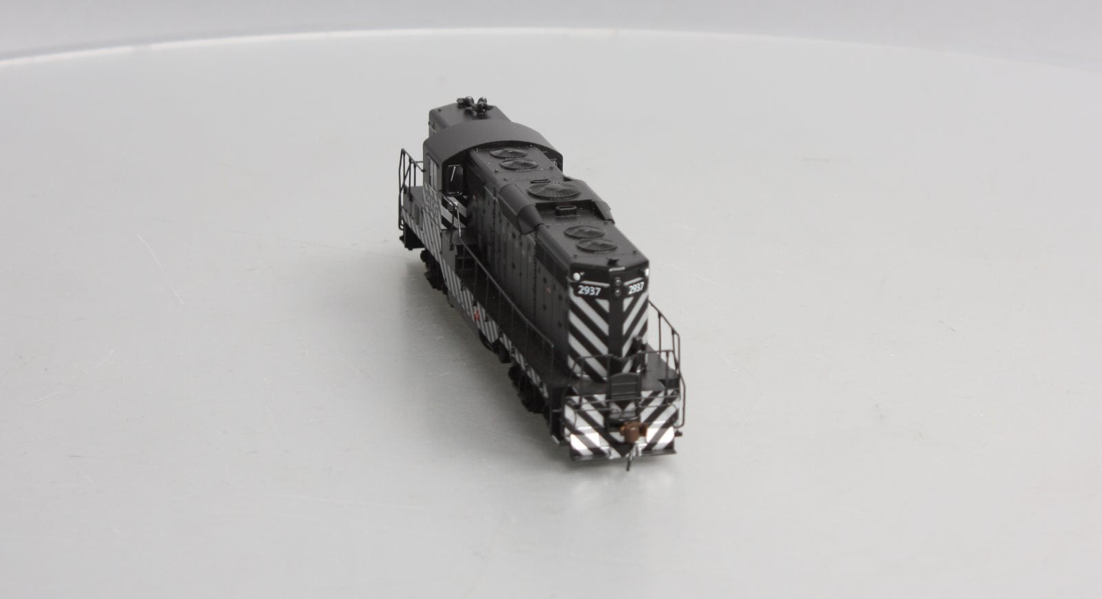 Bachmann 62809 HO Santa Fe GP9 Dynamic Brakes Diesel Locomotive #2937 w/ DCC