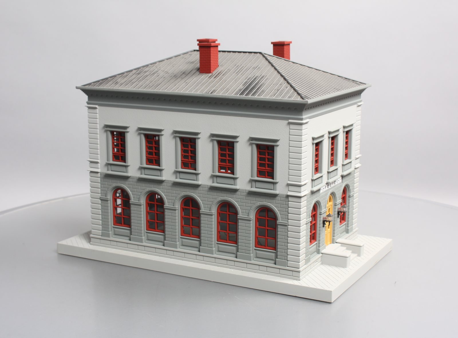 MTH 30-9099 O Gray & Maroon Police Station Assembled Building EX