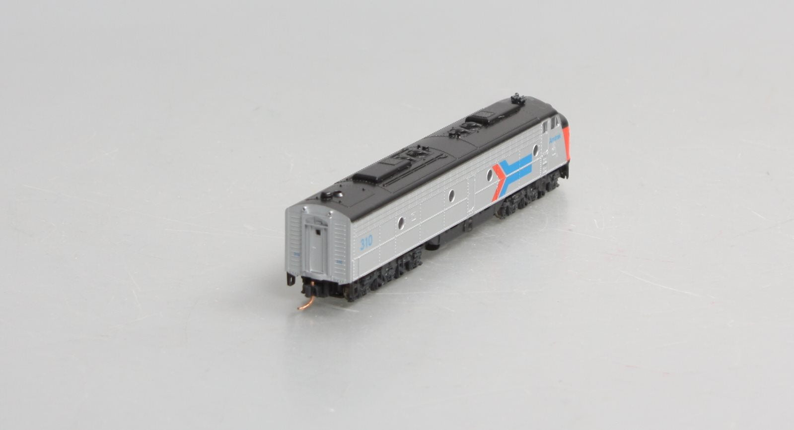 Kato 176-5341 N Scale Amtrak EMD E8A Diesel #310 - Phase I
