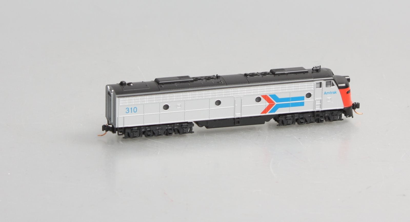 Kato 176-5341 N Scale Amtrak EMD E8A Diesel #310 - Phase I