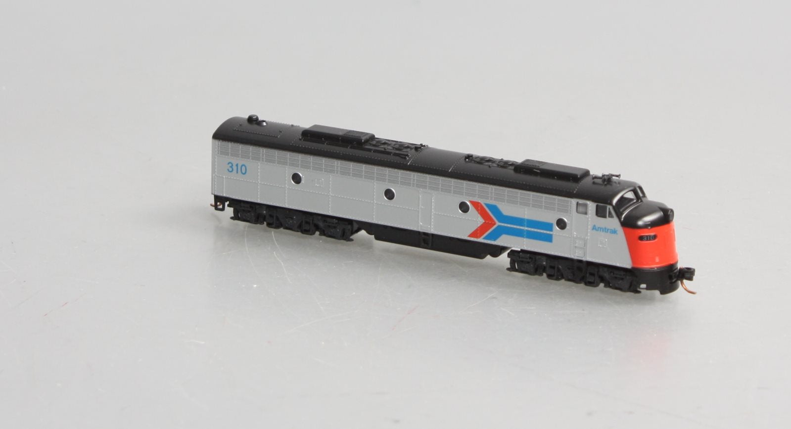 Kato 176-5341 N Scale Amtrak EMD E8A Diesel #310 - Phase I