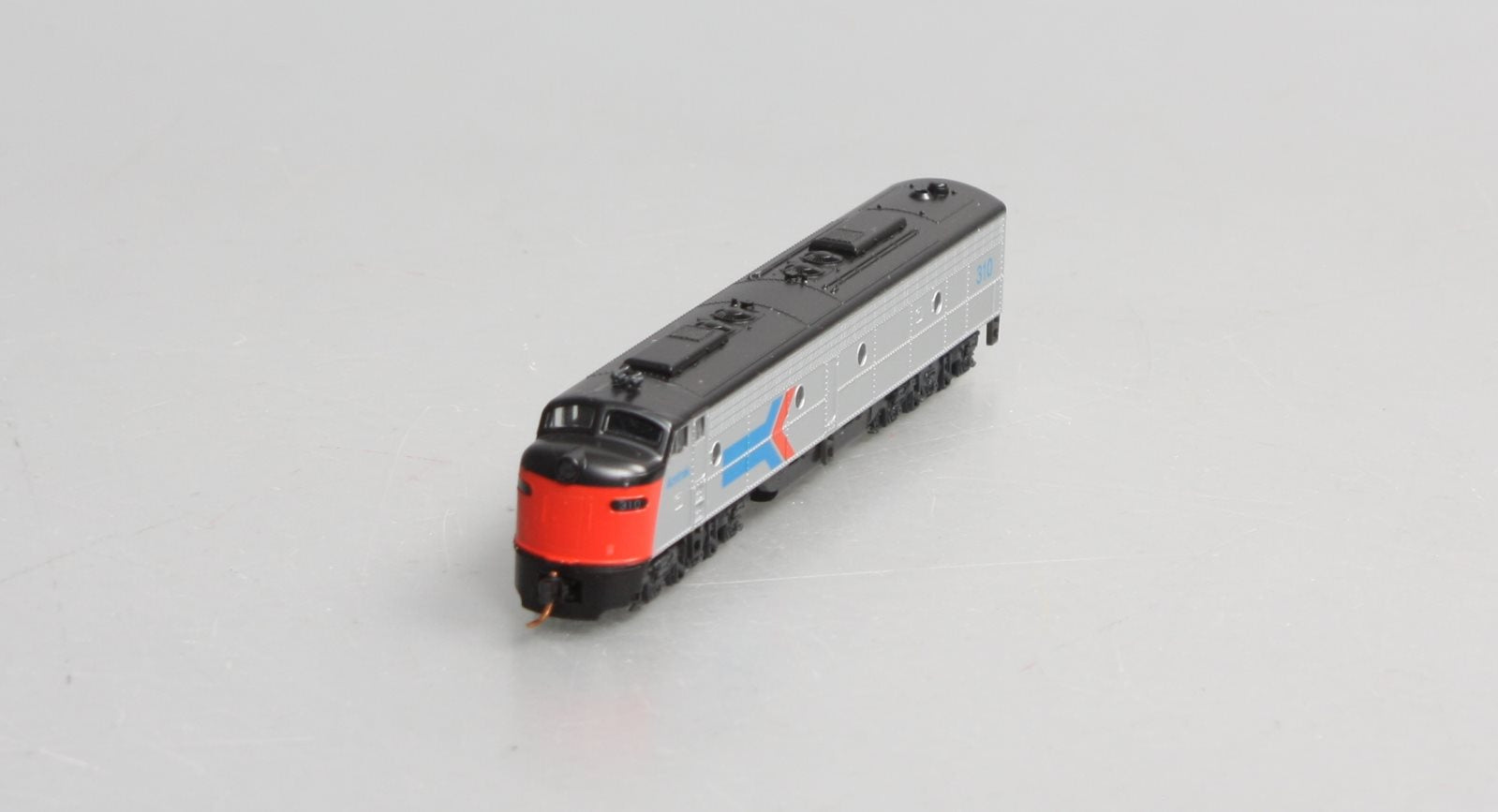 Kato 176-5341 N Scale Amtrak EMD E8A Diesel #310 - Phase I