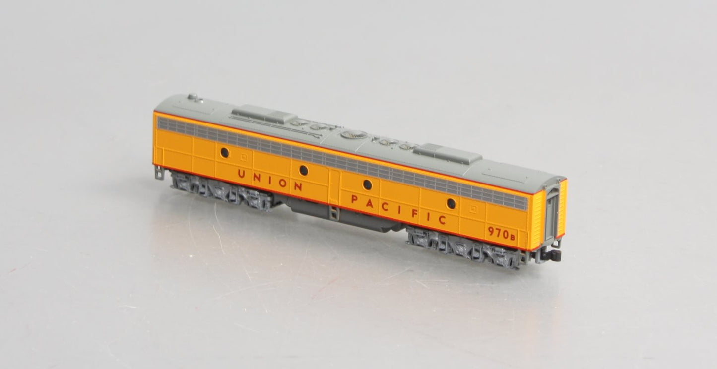 Kato 176-5353 N Union Pacific Powered E9 Diesel B-Unit #970B