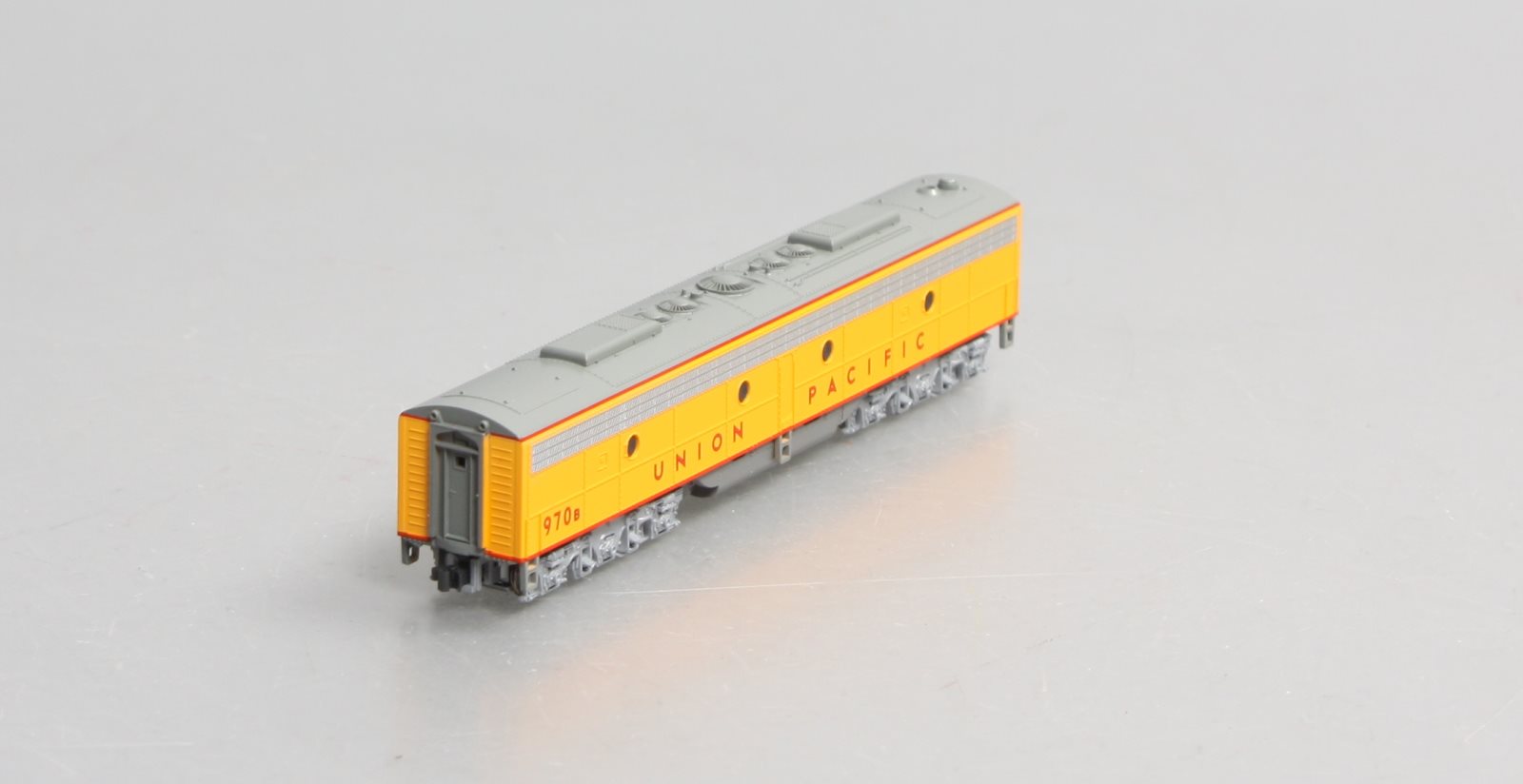 Kato 176-5353 N Union Pacific Powered E9 Diesel B-Unit #970B