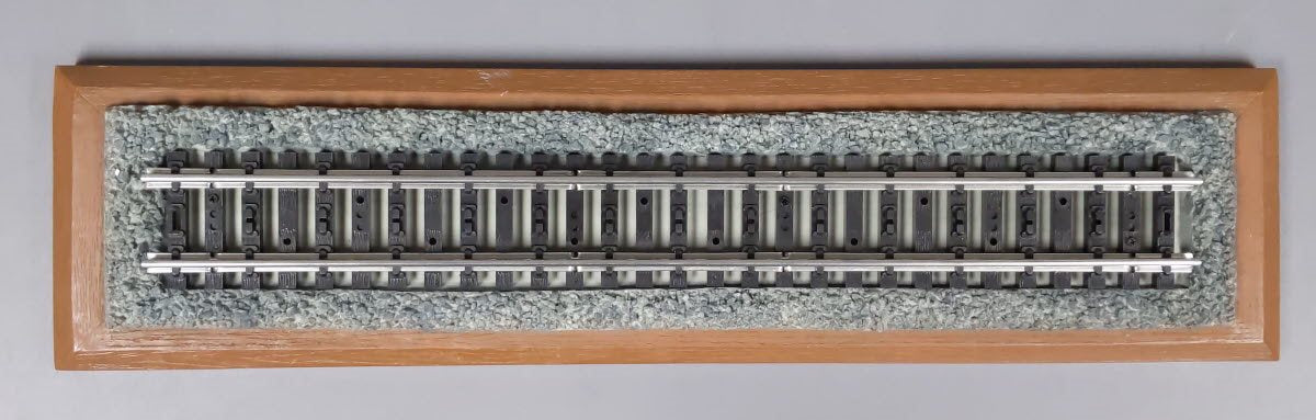 K-Line K4601-20001C O Millennium Aluminum Club Car #2000/2001 w/Display Base LN/Box