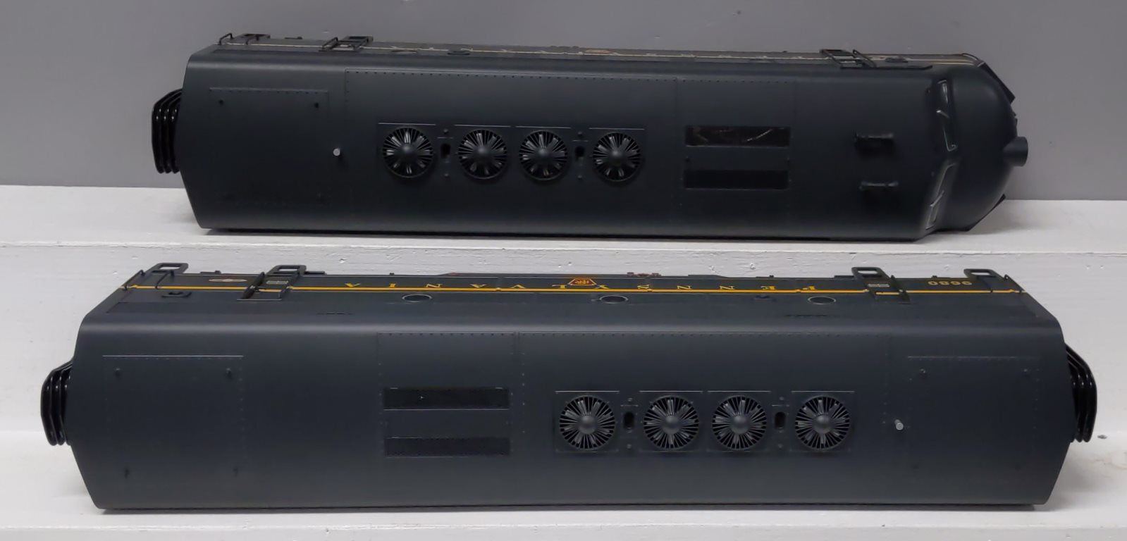 USA Trains 22260 Pennsylvania F-3 AB Unit Powered Diesel Set #9677/9678