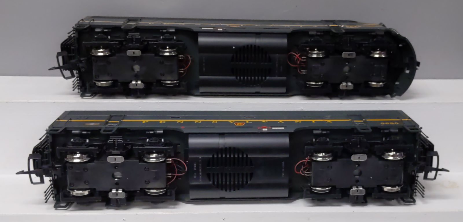 USA Trains 22260 Pennsylvania F-3 AB Unit Powered Diesel Set #9677/9678