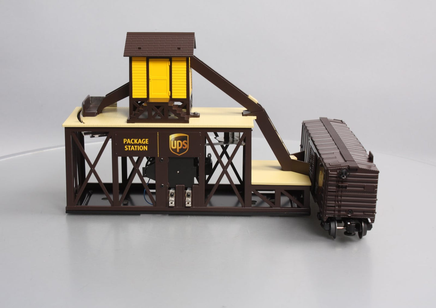Lionel 6-34194 UPS Operating Packaging Station NIB