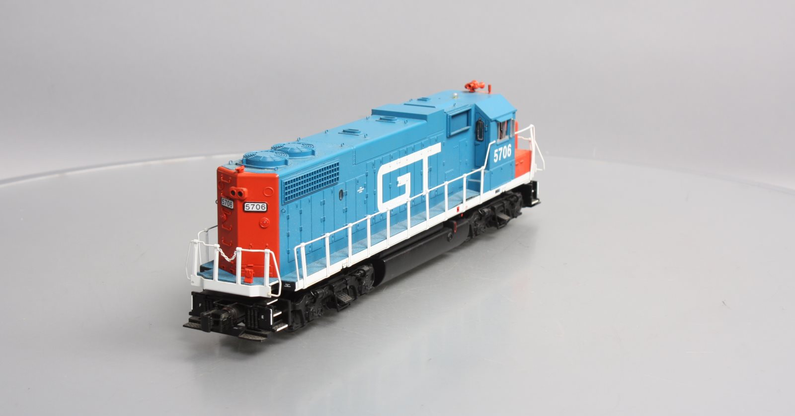 MTH 20-20072-1 O Gauge Grand Trunk GP38-2 Diesel Engine #5704 w/PS 2.0