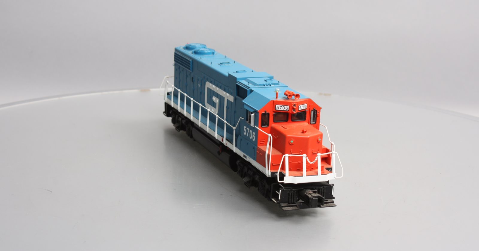 MTH 20-20072-1 O Gauge Grand Trunk GP38-2 Diesel Engine #5704 w/PS 2.0