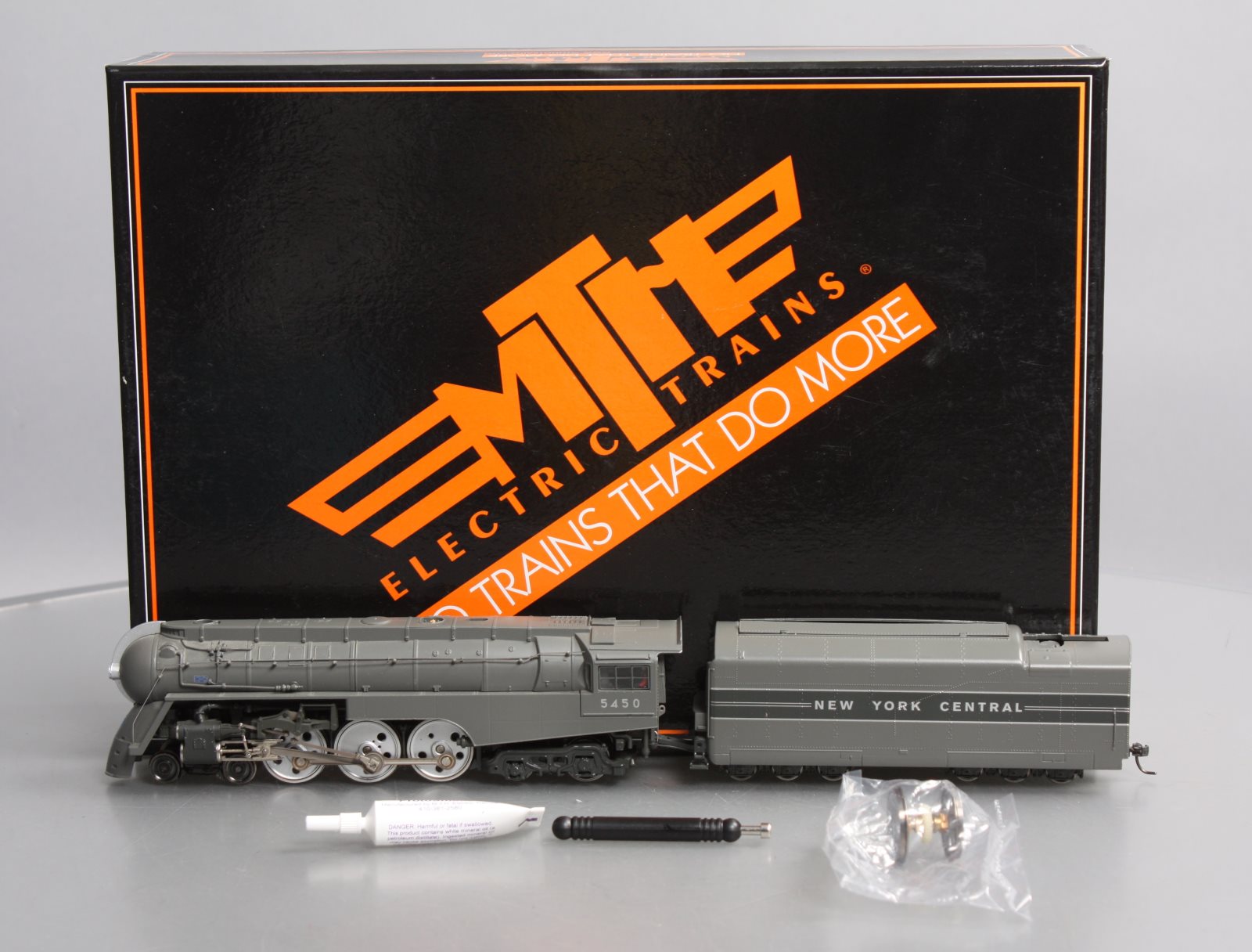 MTH 80-3232-1 HO New York Central 4-6-4 Dreyfuss Steam Engine w/PS 3.0 #5450 DCC