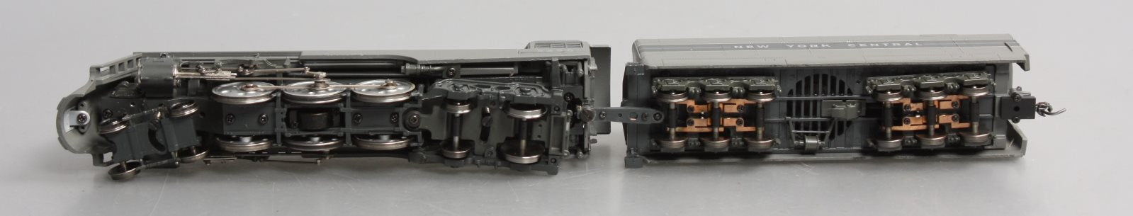 MTH 80-3232-1 HO New York Central 4-6-4 Dreyfuss Steam Engine w/PS 3.0 #5450 DCC