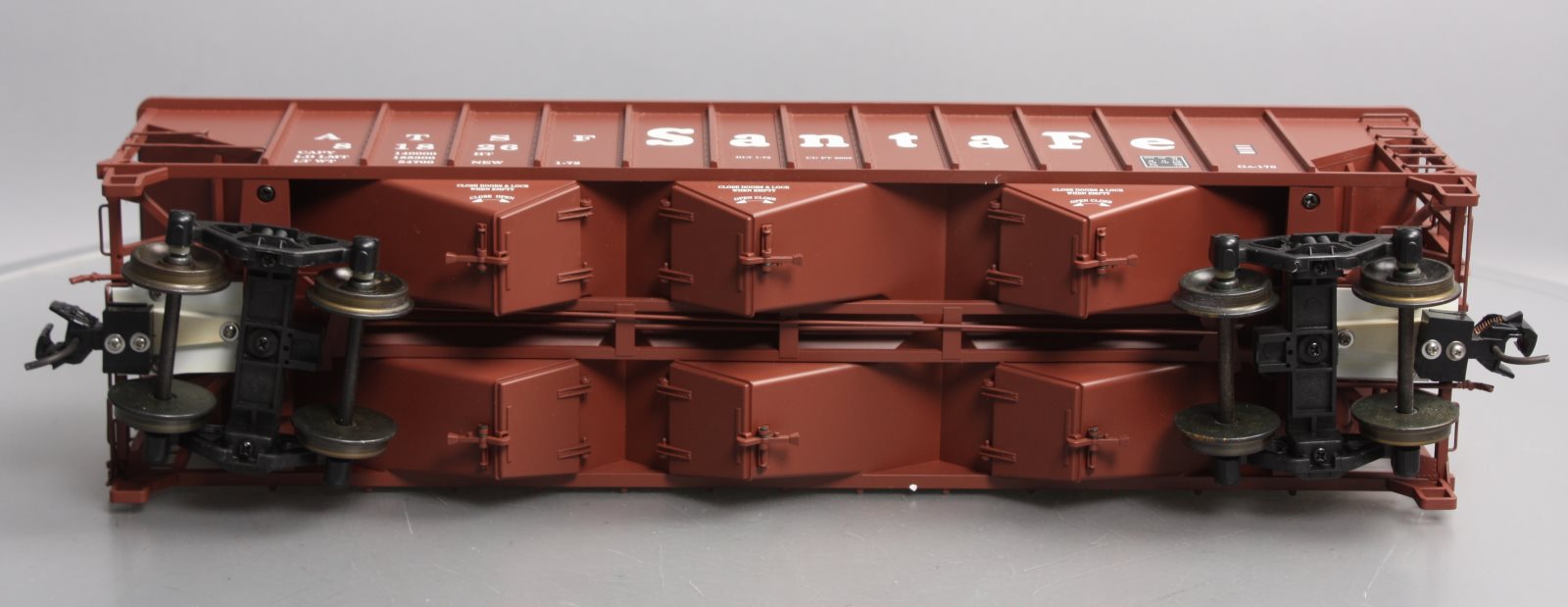USA Trains R14002 G Santa Fe 70 Ton 3 Bay Coal Hoppers (Mineral Brown)