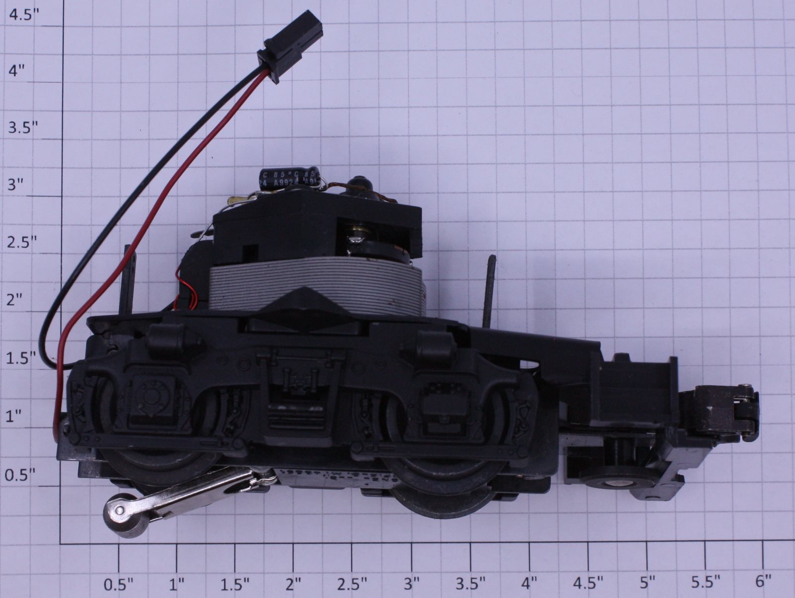 Lionel 28500-100 GP-20 Black Motor Truck and Pilot