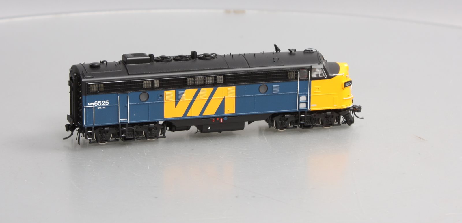 Rapido Trains 220522 HO VIA Rail Canada True North Diesel FP9A GPA-17d #6519
