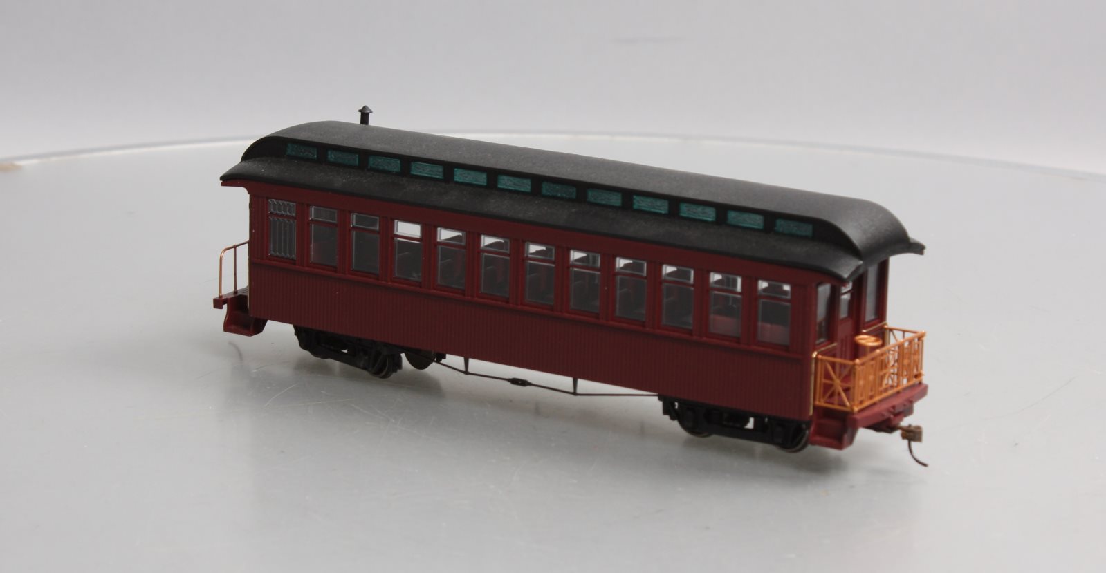Bachmann 26298 On30 Painted & Unlettered Observation Car with Lighted Interior