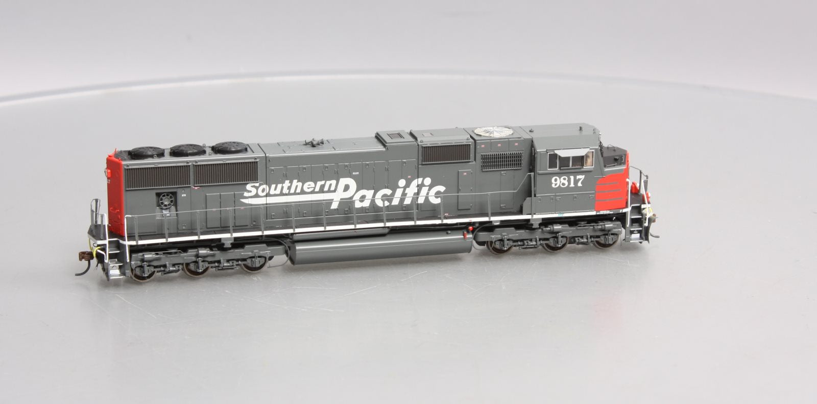 Athearn G70623 HO Southern Pacific SD70M Diesel Locomotive w/DCC & Sound #9817