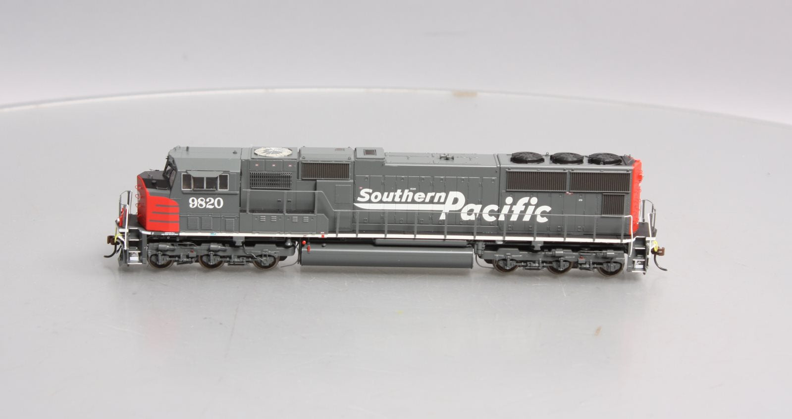 Athearn G70624 HO Southern Pacific SD70M Diesel Locomotive w/DCC & Sound #9820