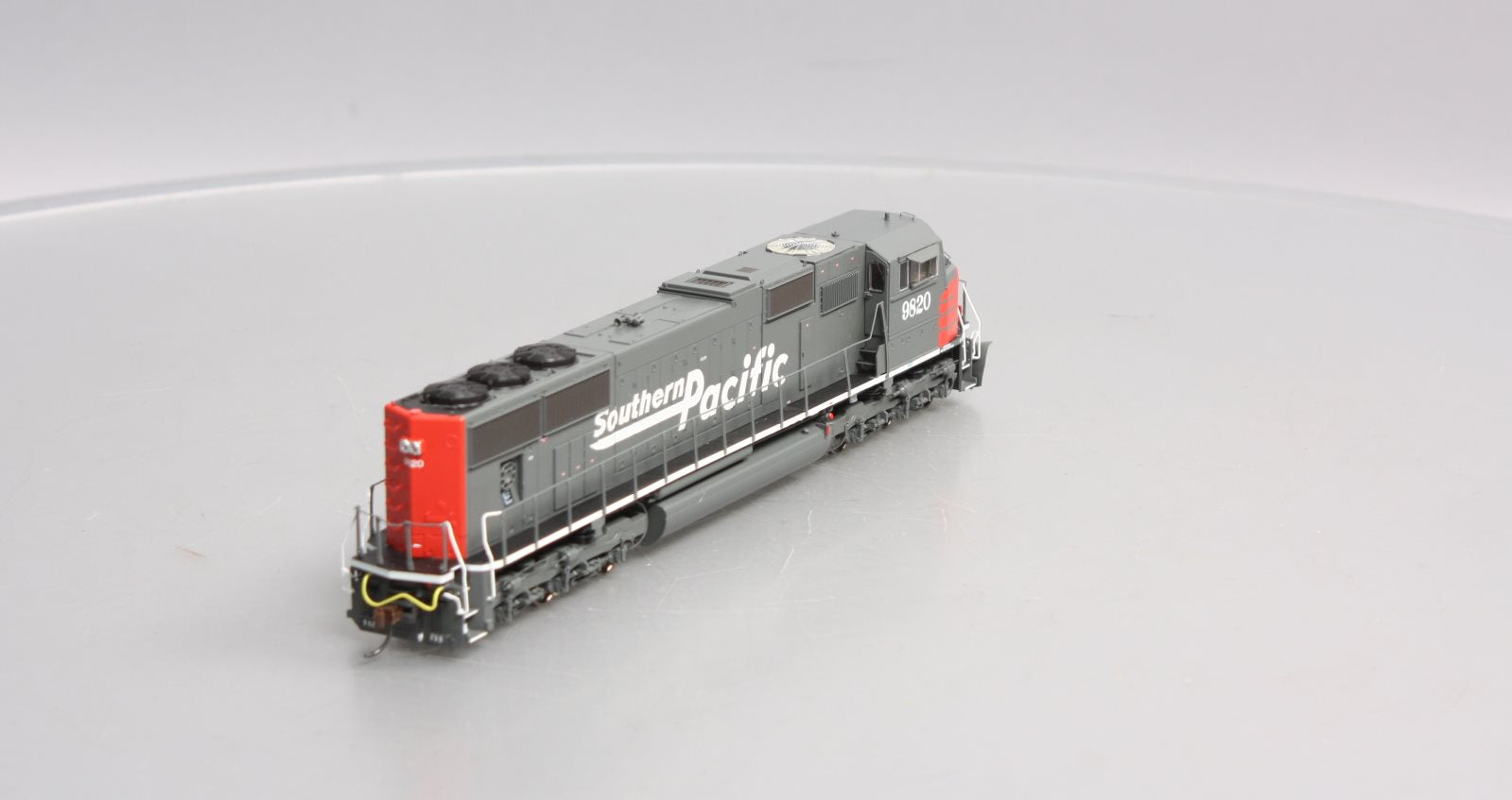 Athearn G70624 HO Southern Pacific SD70M Diesel Locomotive w/DCC & Sound #9820