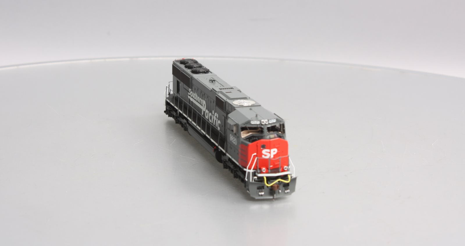 Athearn G70624 HO Southern Pacific SD70M Diesel Locomotive w/DCC & Sound #9820