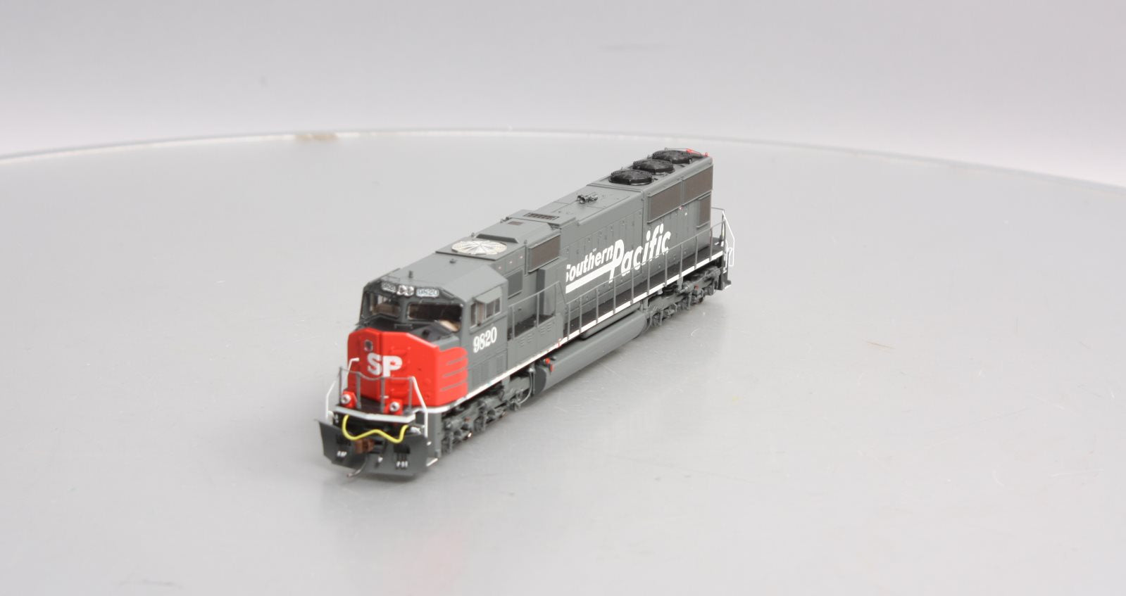 Athearn G70624 HO Southern Pacific SD70M Diesel Locomotive w/DCC & Sound #9820