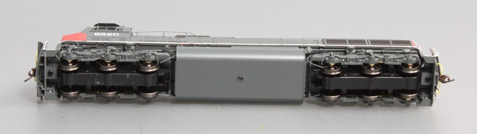 Athearn G70624 HO Southern Pacific SD70M Diesel Locomotive w/DCC & Sound #9820