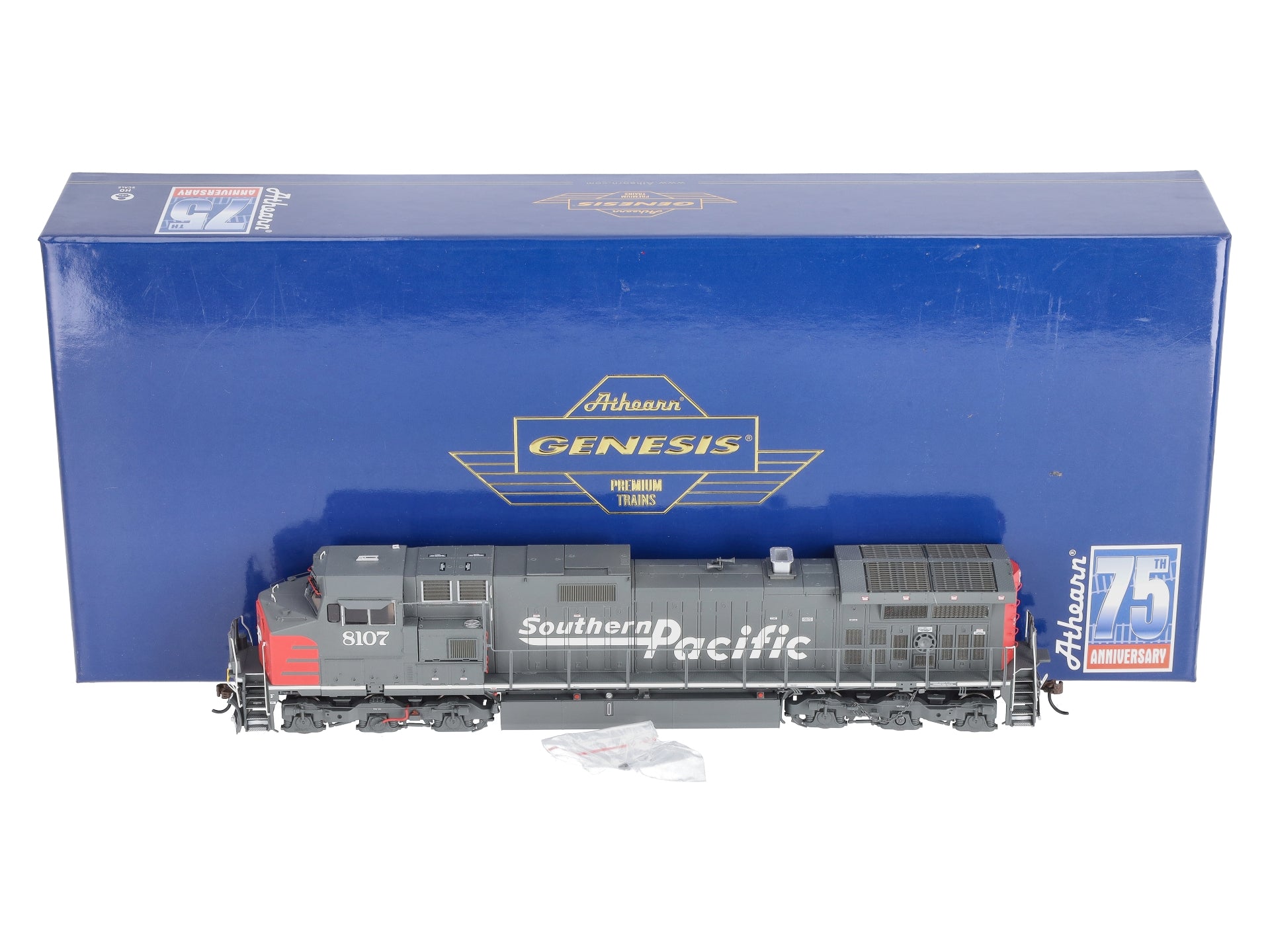 Athearn G31640 HO SP G2 Dash 9-44CW Diesel Locomotive with DCC & Sound #8107