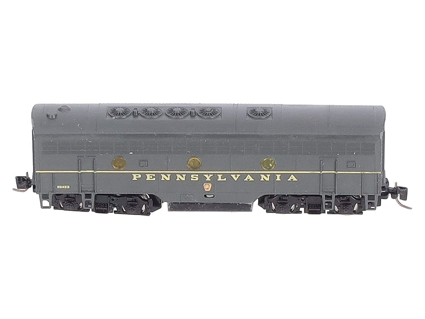 MicroTrains 98002090 Z Scale Pennsylvania Powered F7 B-Unit Locomotive