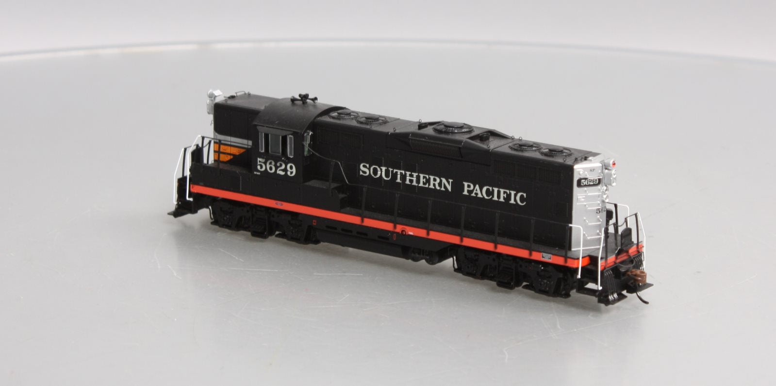 Athearn G78216 HO Southern Pacific GP9 Diesel Locomotive with Sound #5629