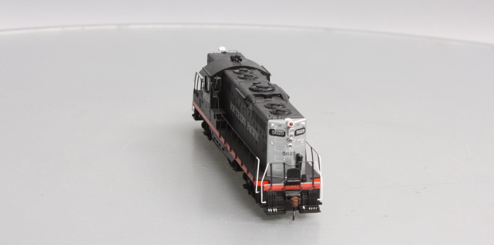 Athearn G78216 HO Southern Pacific GP9 Diesel Locomotive with Sound #5629