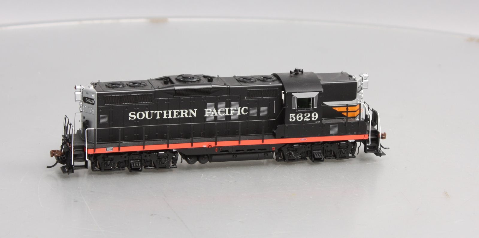 Athearn G78216 HO Southern Pacific GP9 Diesel Locomotive with Sound #5629